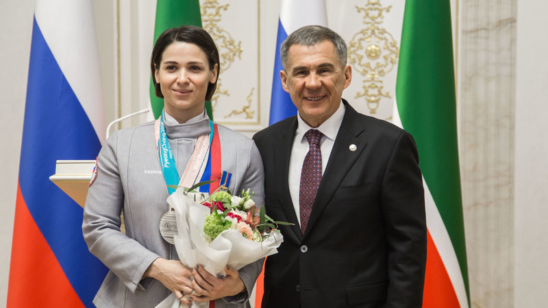 Президент Республики Татарстан Р.Н. Минниханов встретился с Мартой Зайнуллиной - серебряным и 2-кратным бронзовым призером XII Паралимпийских зимних игр 2018 года