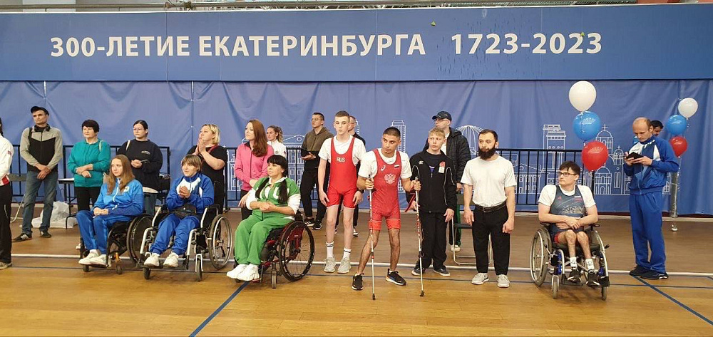        Определены победители и призеры соревнований по пауэрлифтингу спорта лиц с ПОДА и спорта слепых      