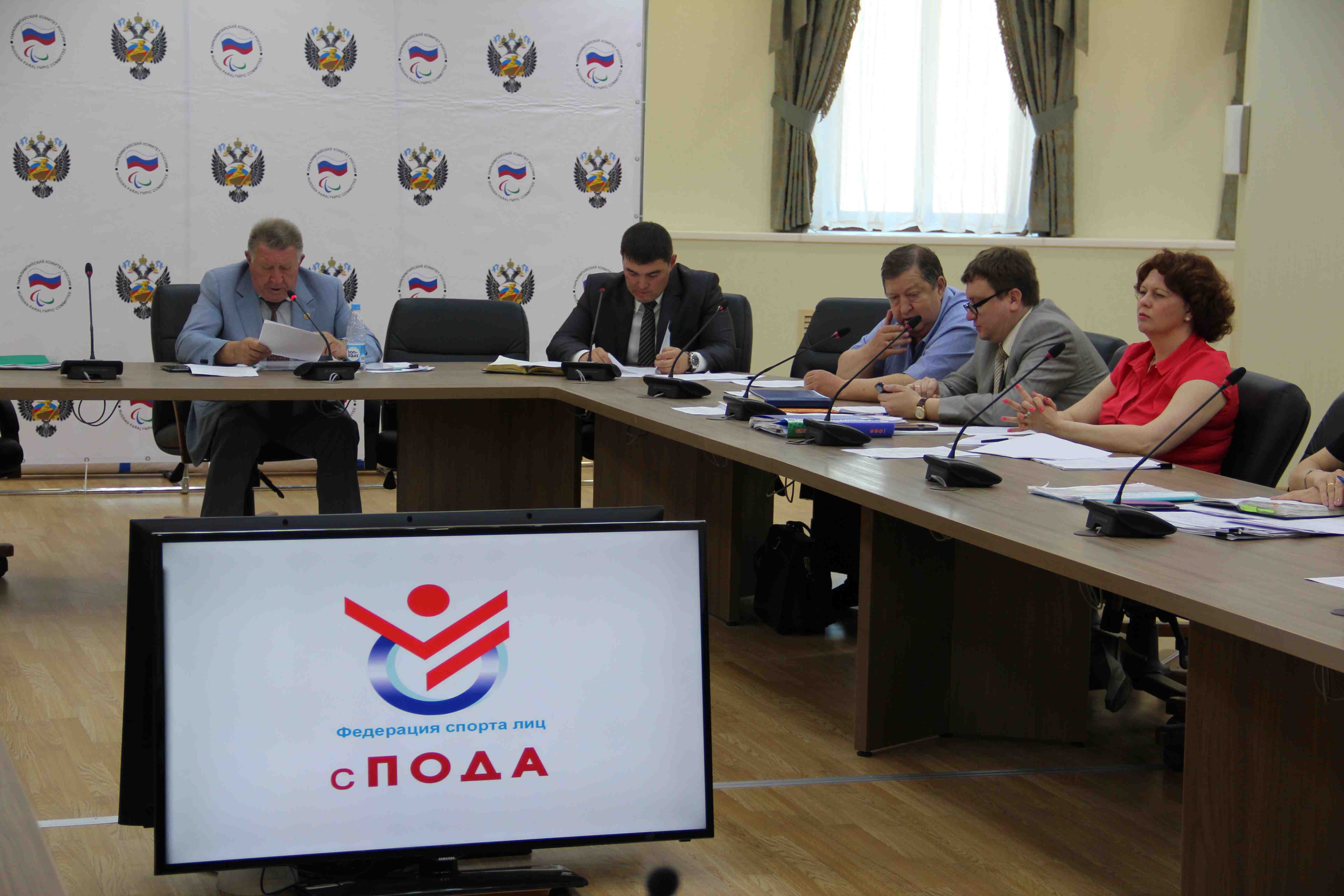 Л.Н. Селезнев в зале Исполкома Паралимпийского комитета России провел заседание Совета Всероссийской федерации спорта лиц с поражением опорно-двигательного аппарата