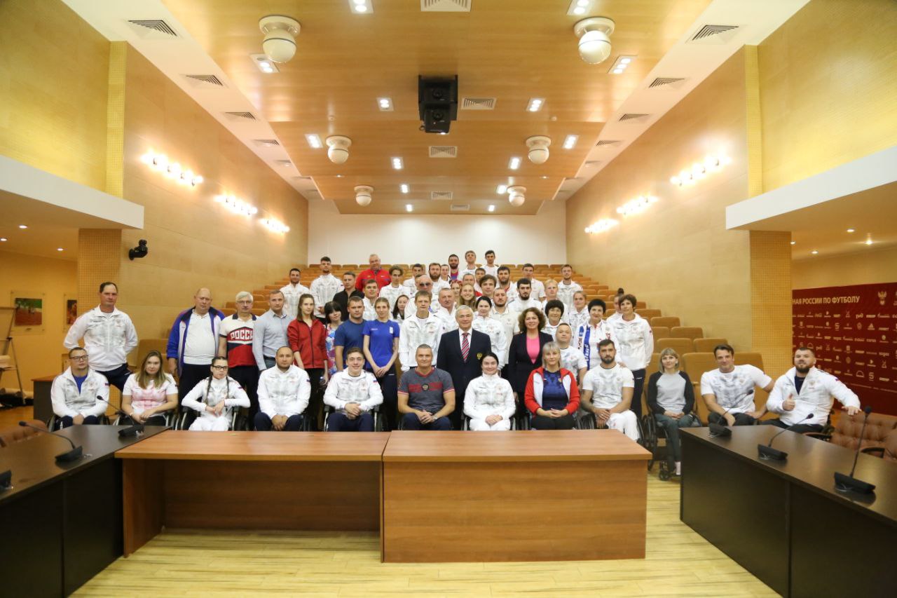 П.А. Рожков в УТЦ «Новогорск» встретился со сборными командами России по легкой атлетике и пулевой стрельбе спорта лиц с ПОДА