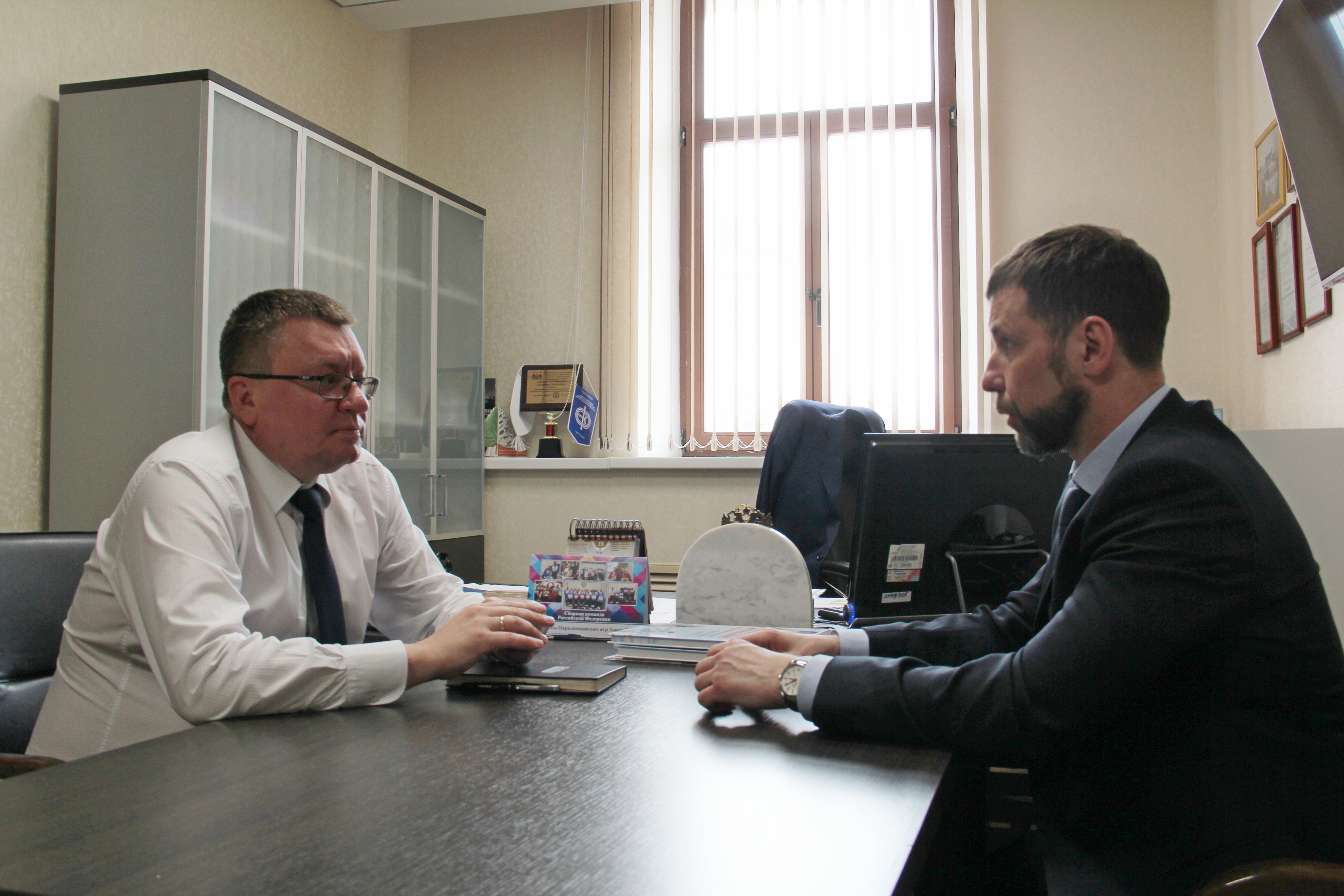 Президент Всероссийской Федерации спорта лиц с поражением ОДА А.А. Строкин в офисе ПКР встретился с первым заместителем Министра физической культуры и спорта Пензенской области Эдуардом Копыловым.