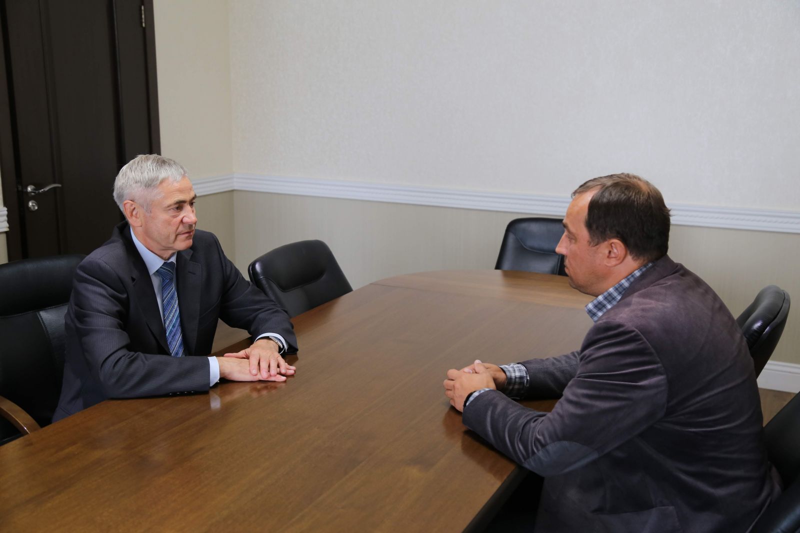 П.А. Рожков в офисе ПКР встретился со старшим тренером сборной команды России по горнолыжному спорту лиц с ПОДА А.В. Назаровым