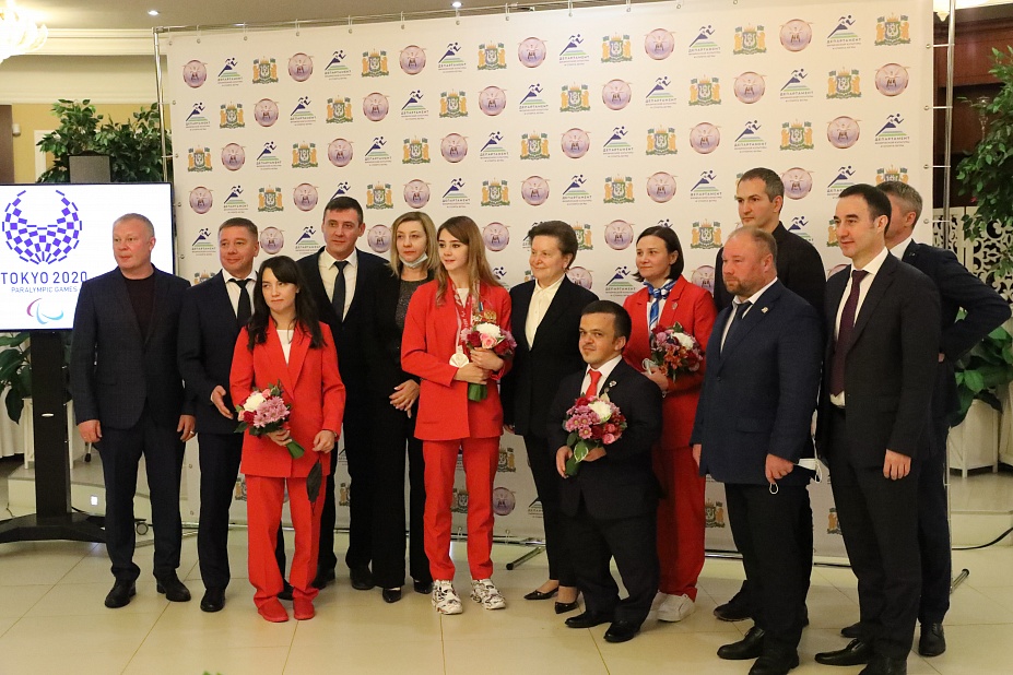 Югорские паралимпийцы встретились с губернатором