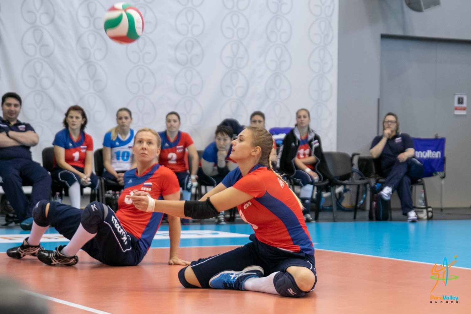 Сборные команды России вышли в плей-офф чемпионата Европы по волейболу сидя в Венгрии