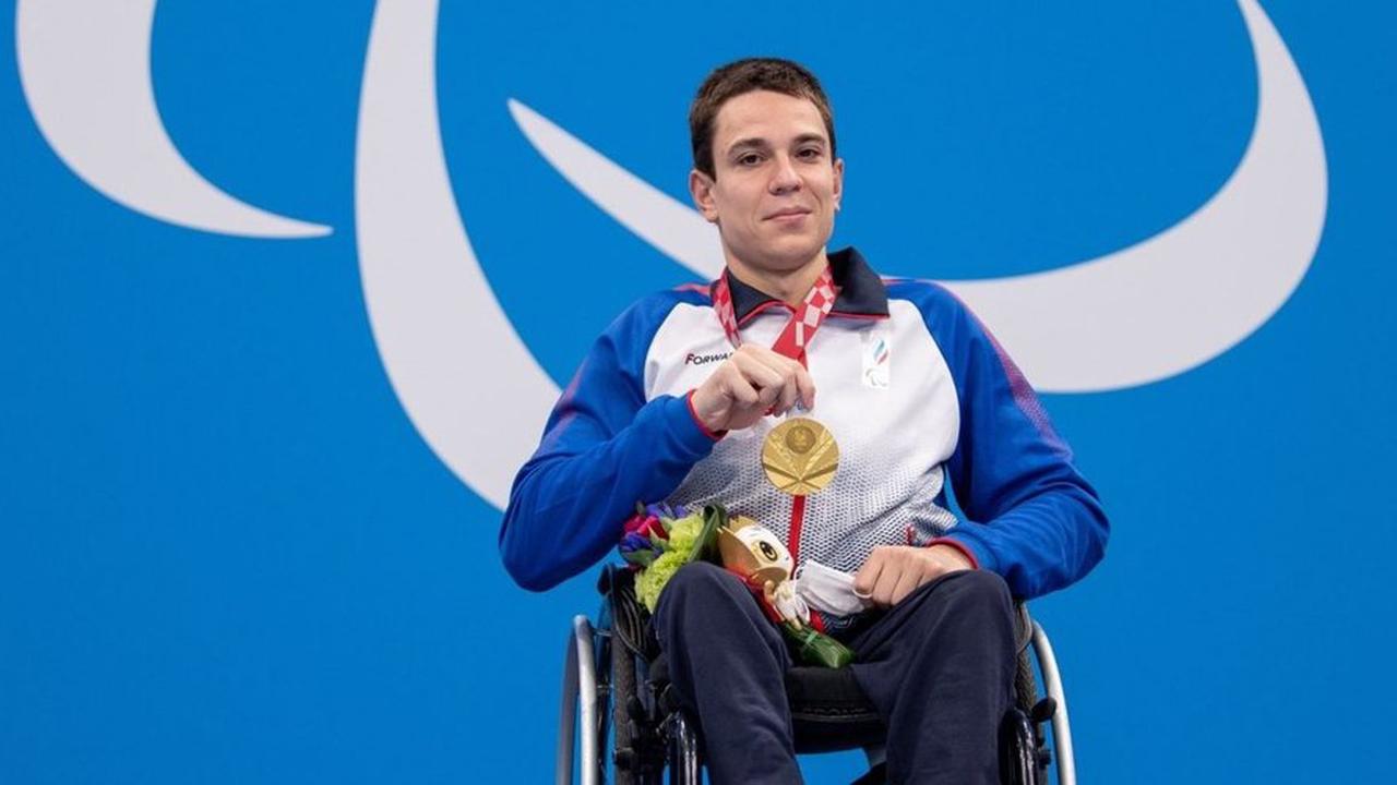 В.В. Путин поздравил победителя XVI Паралимпийских летних игр в Токио в соревнованиях по плаванию в дисциплине 150 метров комплексное плавание Р. Жданова