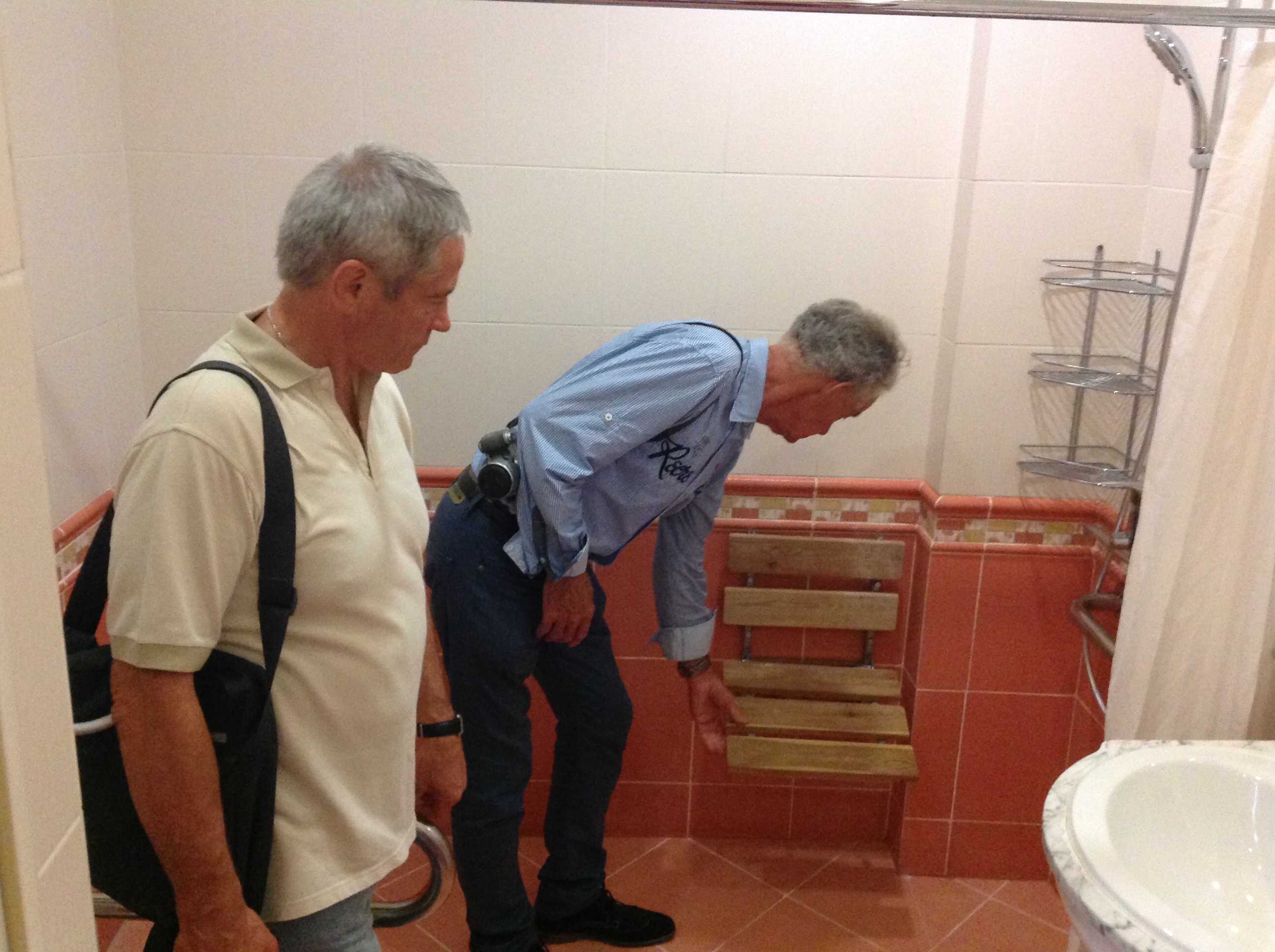 П.А. Рожков в г. Сочи совместно с техническим менеджером по играм IWAS Яном Боквиком в рамках третьего дня инспекционного визита по определению места проведения Всемирных игр IWAS в 2015 г. осмотрели места проведения соревнований по настольному теннису и 