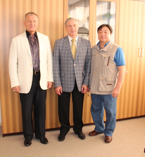 В пятый соревновательный день чемпионата мира по фехтованию на колясках в г. Будапеште (Венгрия)  россияне  завоевали  2 "серебра"  в командных соревнованиях