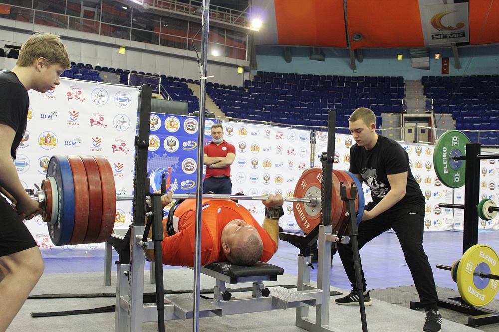        Вера Муратова и Владимир Кривуля стали победителями абсолютного зачета чемпионата России по пауэрлифтингу спорта лиц с ПОДА в Екатеринбурге      