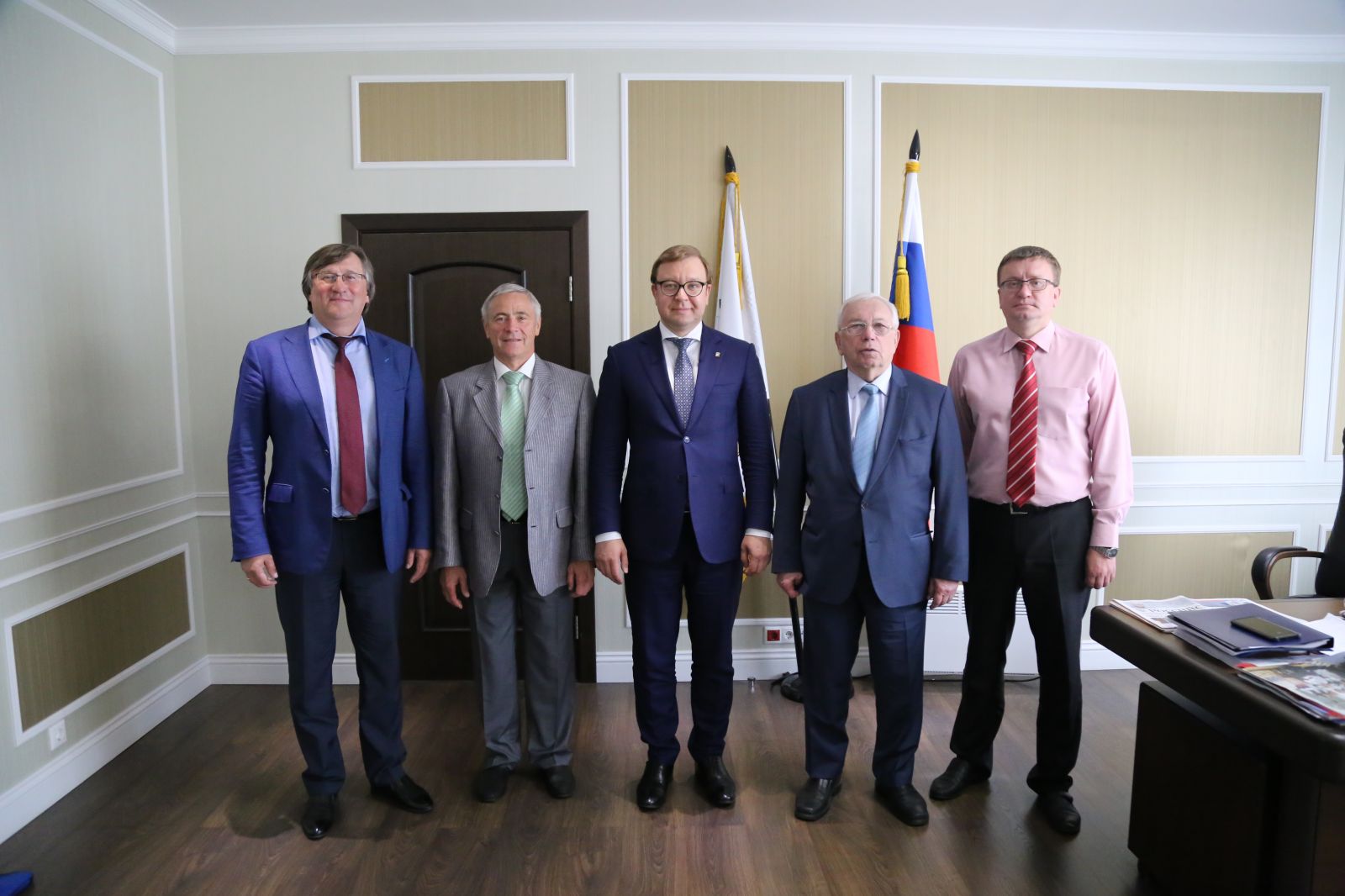 П.А. Рожков в офисе ПКР провел встречу с президентом ПКР В.П. Лукиным,  членом Совета Федерации А.В. Ивониным, первым заместителем генерального директора ЗАО ИК "Финансовый Дом" Л.Ю. Морзовым