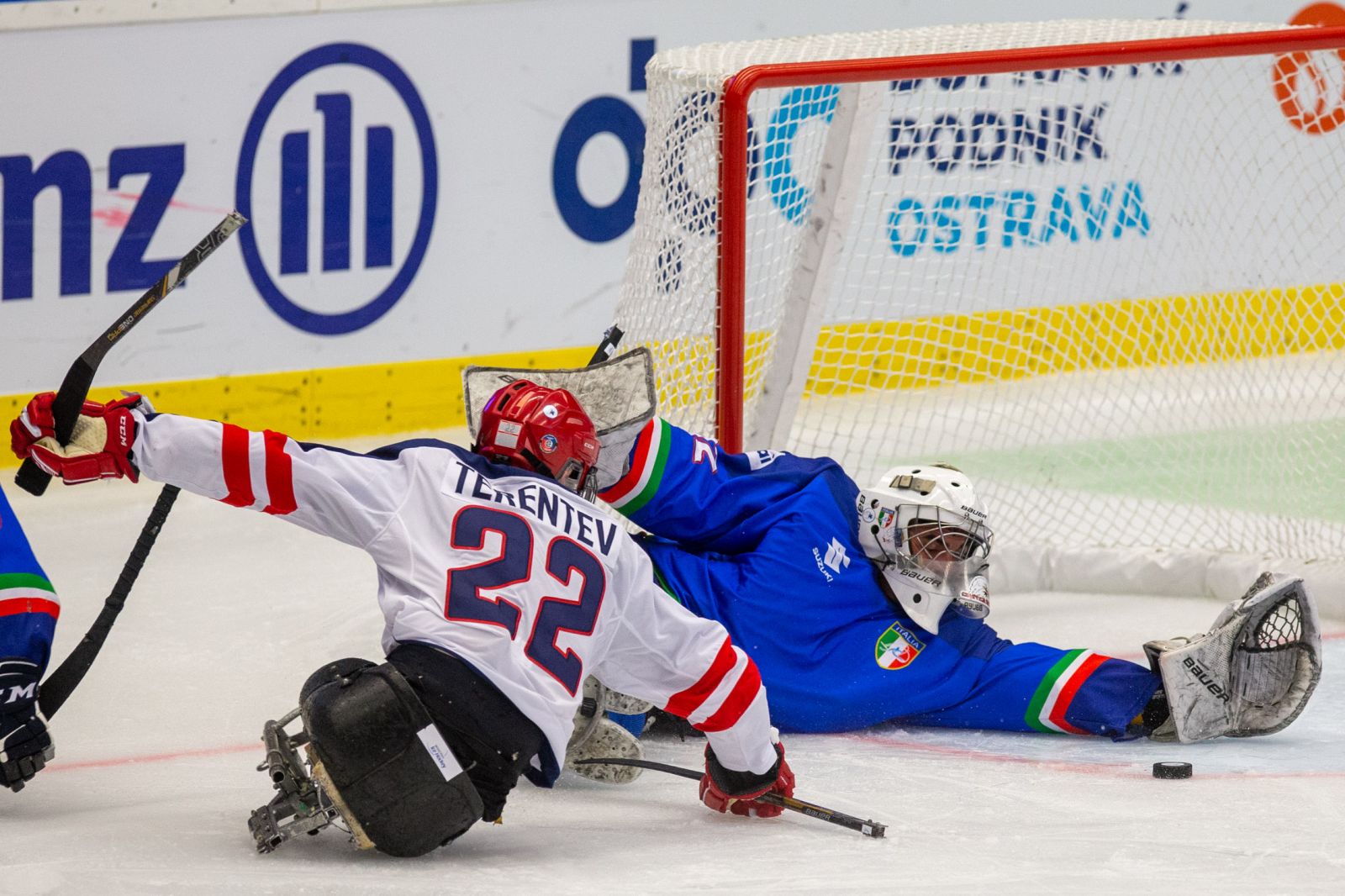 Российские следж-хоккеисты со счетом 9:0 одержали победу над сборной Италии во втором матче группового этапа чемпионата мира