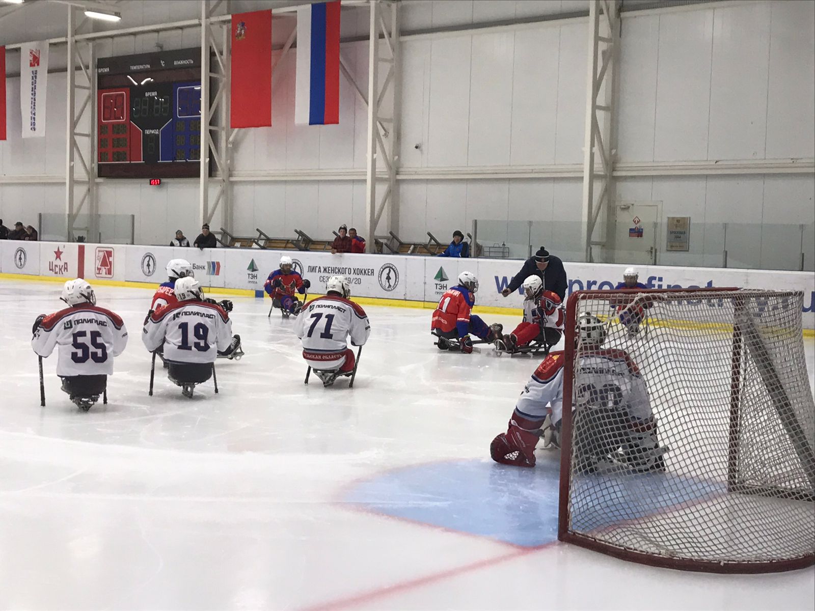 В подмосковном Пересвете состоялся товарищеский матч по следж-хоккею между СХК «Феникс» и СХК «Звезда»