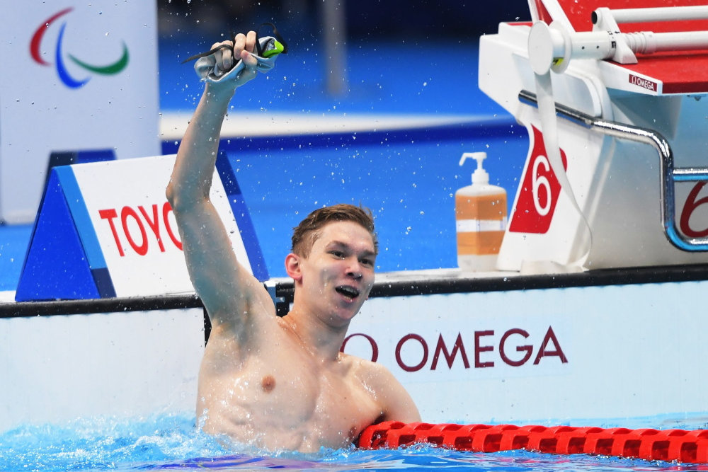        В.В. Путин поздравил победителя XVI Паралимпийских летних игр в Токио в соревнованиях по плаванию в дисциплине 100 метров на спине Б. Мозгового      