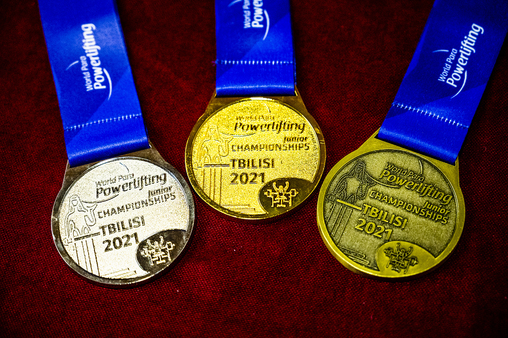 2 золотые и 2 бронзовые медали завоевала команда ПКР по итогам 2-х дней чемпионата и первенства мира по пауэрлифтингу в Тбилиси