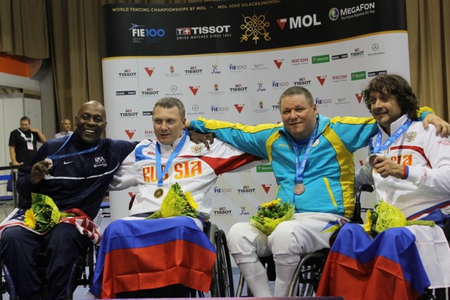 Во второй соревновательный день российские спортсмены завоевали 2 золотые и 4 бронзовые награды на чемпионате мира по фехтованию на колясках в г. Будапеште (Венгрия)