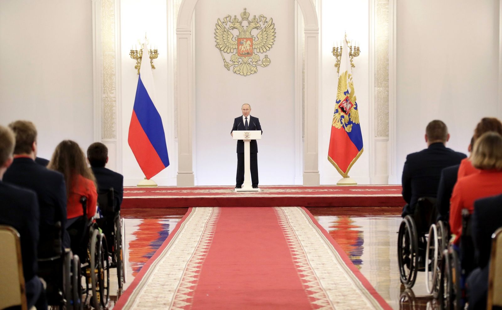 Президент РФ В.В. Путин в Георгиевском зале Большого Кремлёвского дворца встретился с победителями и призёрами XVI Паралимпийских летних игр 2020 года в Токио