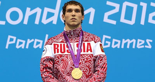 Поздравление Президента Федерации Л.Н. Селезнева чемпиону, 3-кратному серебряному и бронзовому призеру Паралимпийских игр по плаванию спорта лиц с поражением опорно-двигательного аппарата, Заслуженному мастеру спорта Д.Е. Тарасову в связи с днем рождения