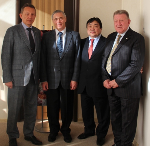 Л. Н. Селезнев, П. А. Рожков в офисе Паралимпийского комитета России встретились с президентом   Европейского союза паратхэквондо  А. Г.  Шлычковым  и президентом федерации тхэквондо инвалидов России  В. А. Ни по вопросу развития  данного вида спорта в Ро