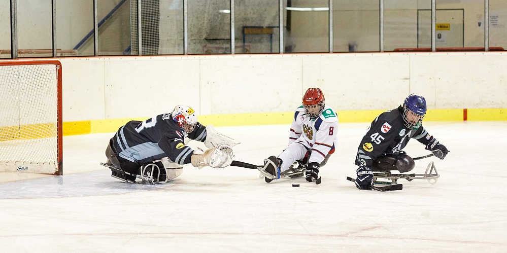 Российские следж-хоккеисты выиграли крупный международный турнир в Чехии, забросив соперникам 80 шайб и не пропустив ни одной