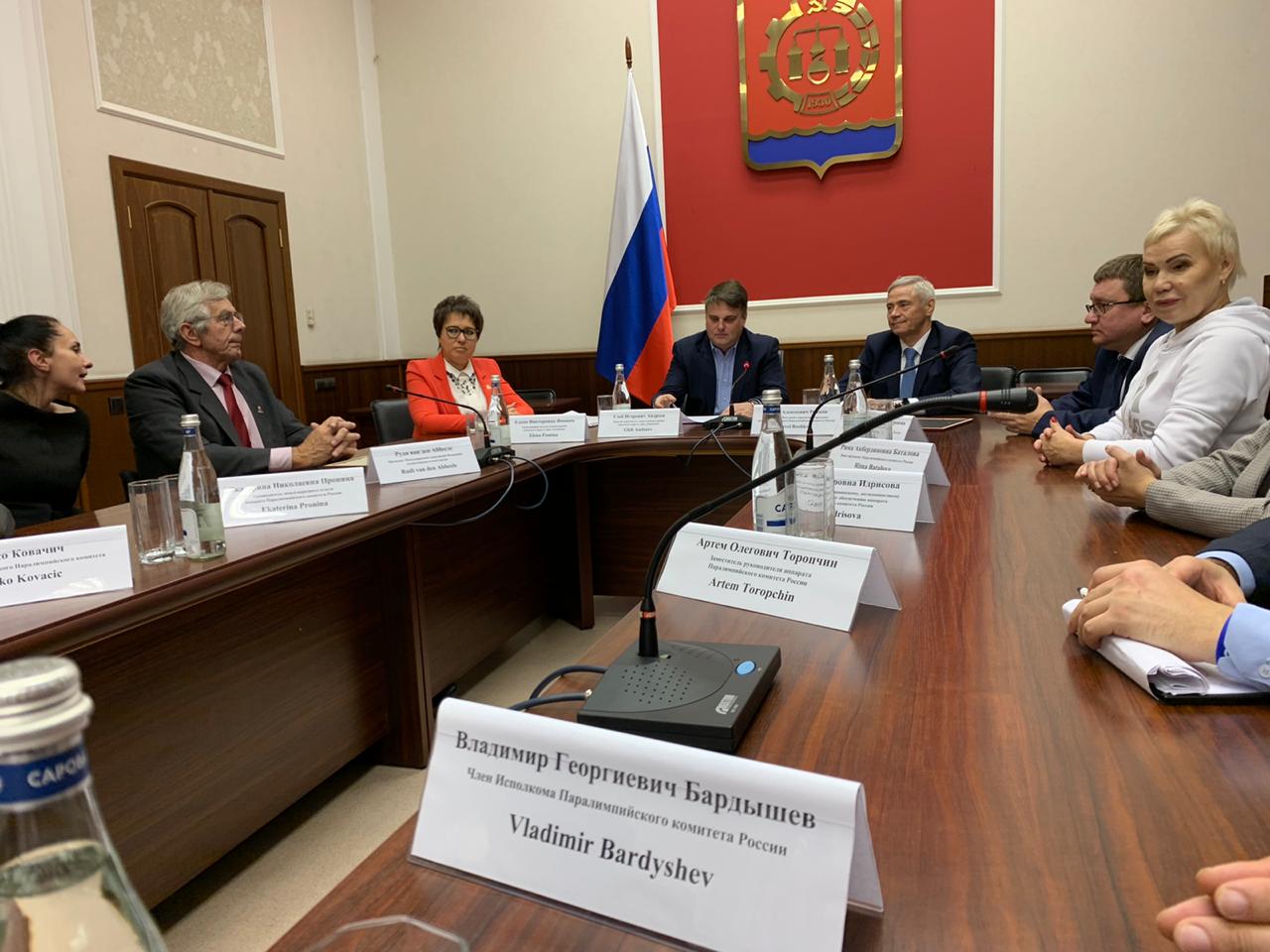 Руководители Федерации, президент IWAS Руди ван ден Аббееле, президент Европейского Паралимпийского комитета Ратко Ковачич в Администрации Дзержинска встретились со спортсменами и тренерами сборных команд России