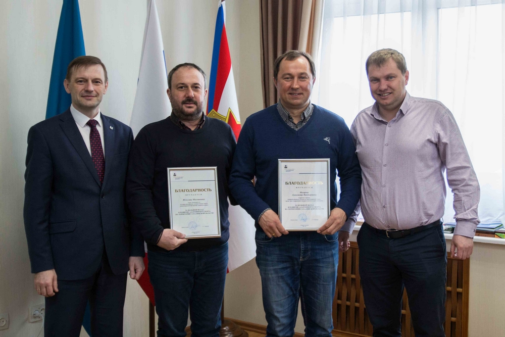 Старшего тренера сборной команды России по горнолыжному спорту А.В. Назарова наградили за большой вклад в развитие адаптивного спорта в Сахалинской области