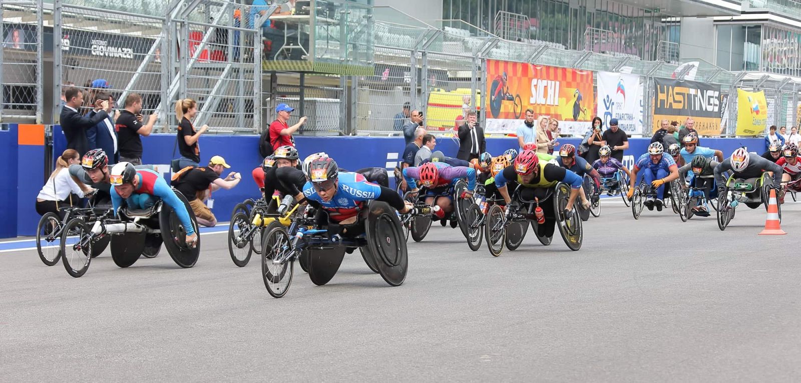        Более 30 легкоатлетов на сочинском автодроме разыграют медали в марафоне, проводимом в рамках Летних Игр Паралимпийцев      