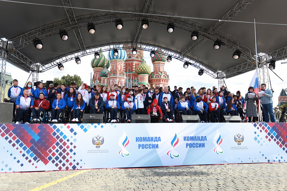 Паралимпийскую сборную России торжественно встретили на Красной площади