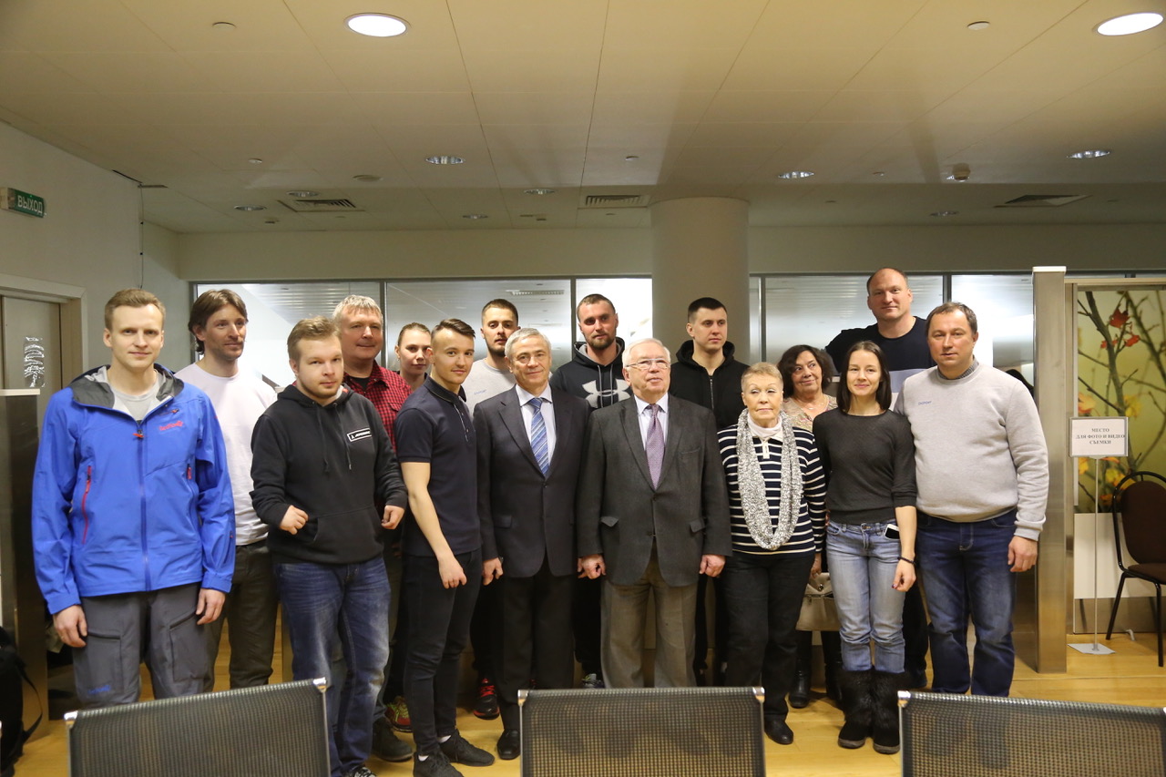 В Международном аэропорту Шереметьево состоялась встреча руководства ПКР со спортсменами, тренерами и специалистами по горнолыжному спорту лиц с ПОДА перед выездом на заключительные тренировочные мероприятия в преддверии ПИ-2018