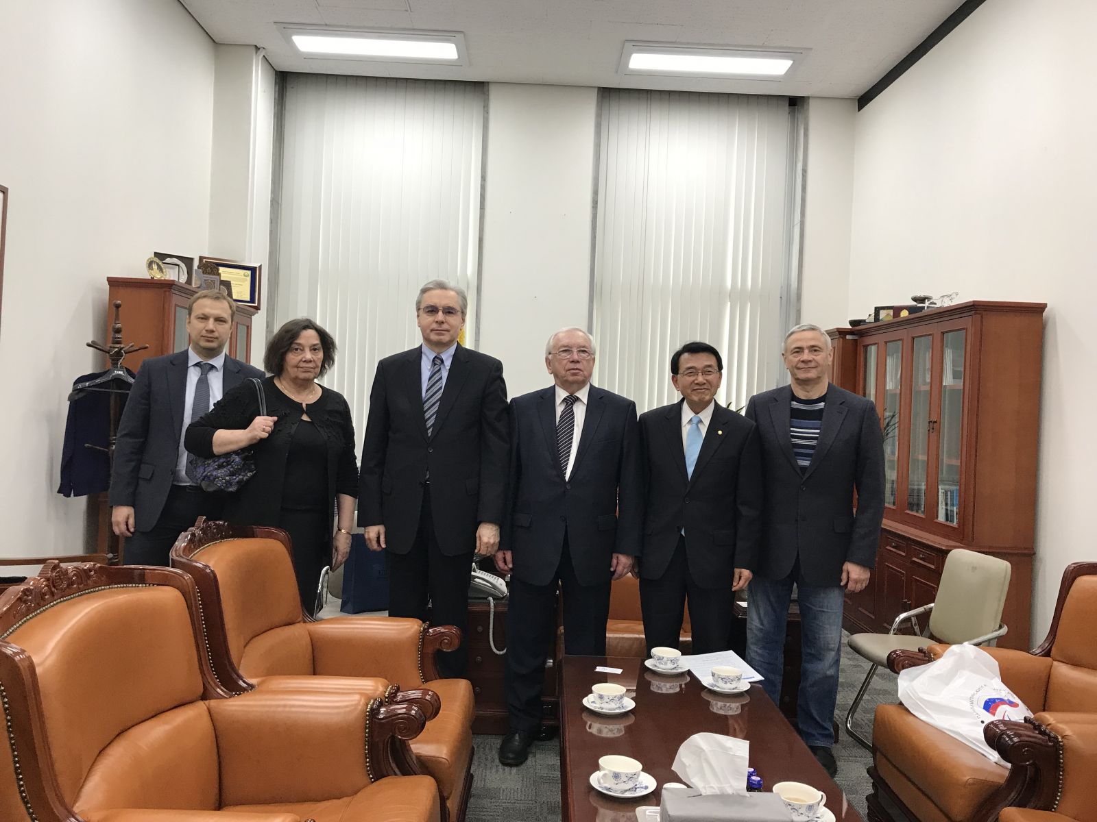 В г. Сеуле (Республика Корея) состоялась встреча П.А. Рожкова, В.П. Лукина с Председателем комитета Нацсобрания Кореи по объединению и международным отношениям Сим Дже Гвоном Чрезвычайным и Полномочным Послом России в Республике Корея А.А. Тимониным