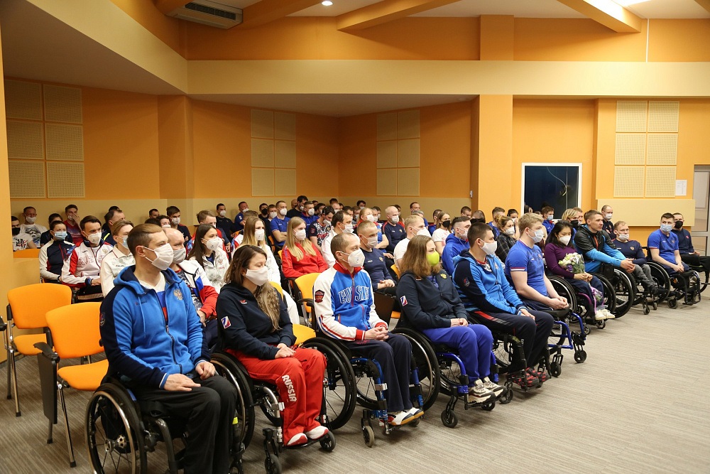 А.А. Строкин, П.А. Рожков на спортивной базе МСБК «Парамоново» встретились с Паралимпийской сборной командой России по зимним видам спорта      