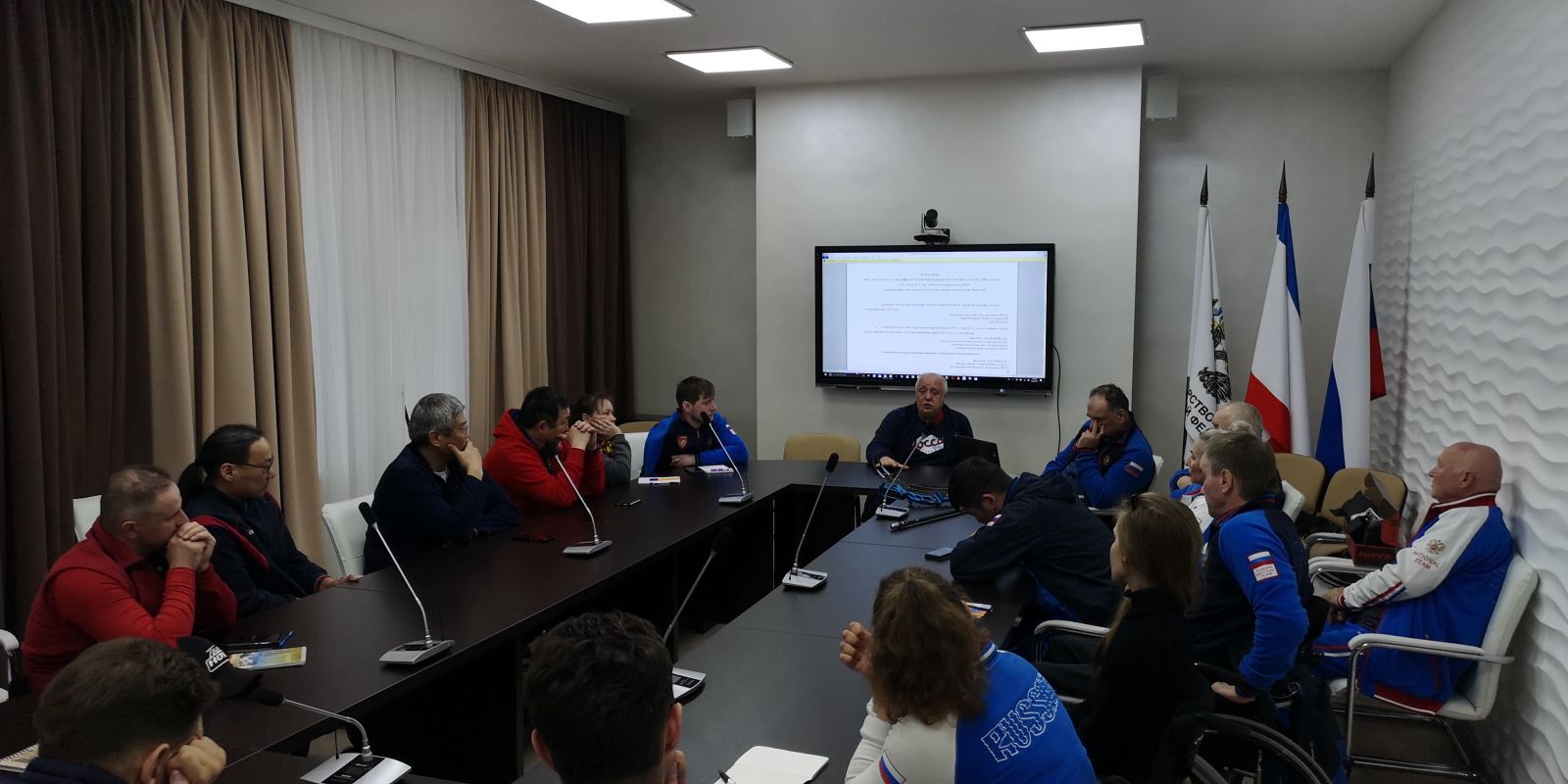 В г. Алуште в ТЦСКР «Крымский» прошел Круглый стол на тему Внедрение современных научных и научно-методических технологий в процесс подготовки спортсменов сборной команды РФ по стрельбе из лука лиц с ПОДА к основным стартам цикла паралимпийской подготовки