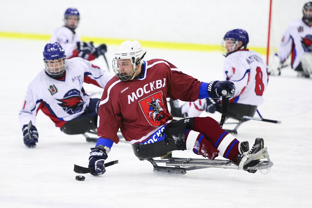 В ДС «Янтарь» в г. Москве завершился первый соревновательный день турнира по хоккею-следж «Кубок Мужества»