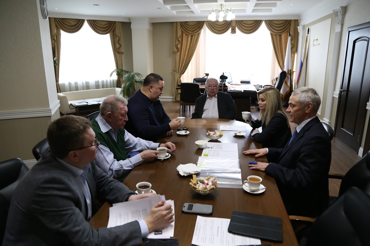 С.Н. Лалакин, А.А. Строкин, П.А. Рожков и президент ПКР В.П. Лукин в офисе ПКР встретились с Депутатом Госдумы Е.В. Бондаренко 