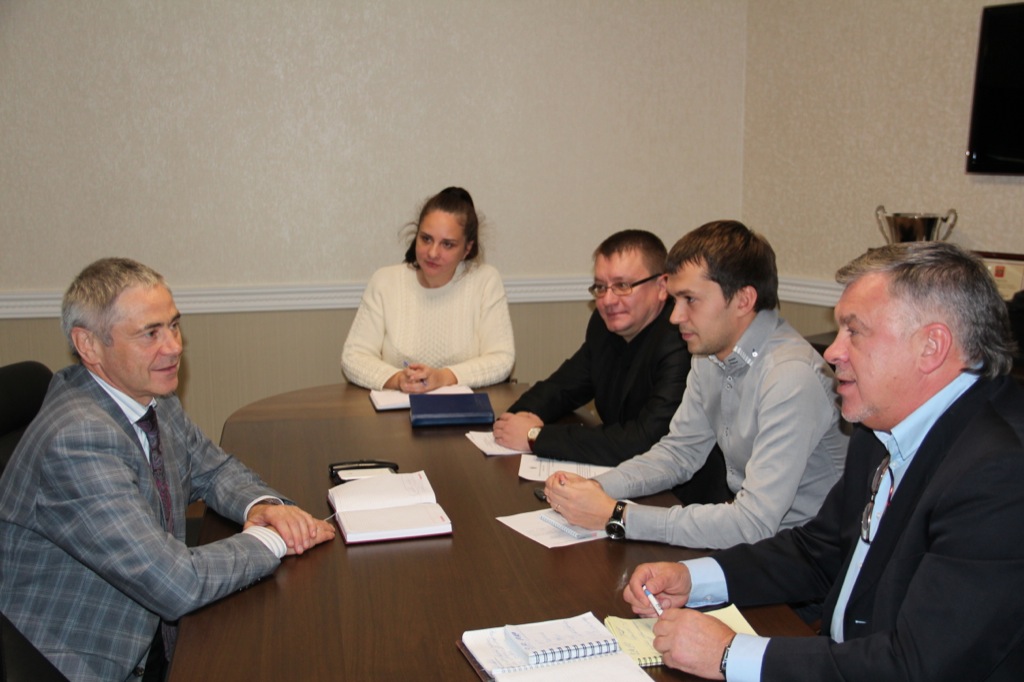 П.А. Рожков в офисе Паралимпийкого комитета России провел рабочую встречу со старшим тренером сборной  команды России по хоккею-следж С.А. Самойловым