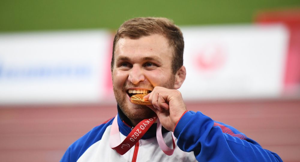 В.В. Путин поздравил победителя XVI Паралимпийских летних игр в Токио в соревнованиях по лёгкой атлетике в дисциплине толкание ядра А. Хинчагова