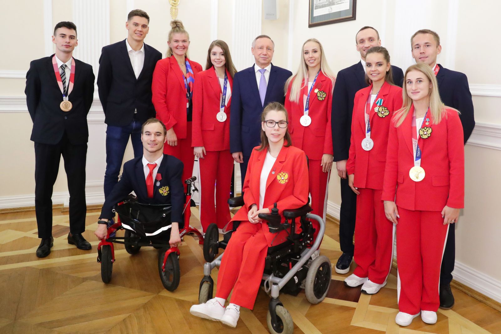 Александр Беглов вручил победителями и призерами Олимпийских и Паралимпийских игр премии Правительства Санкт‑Петербурга