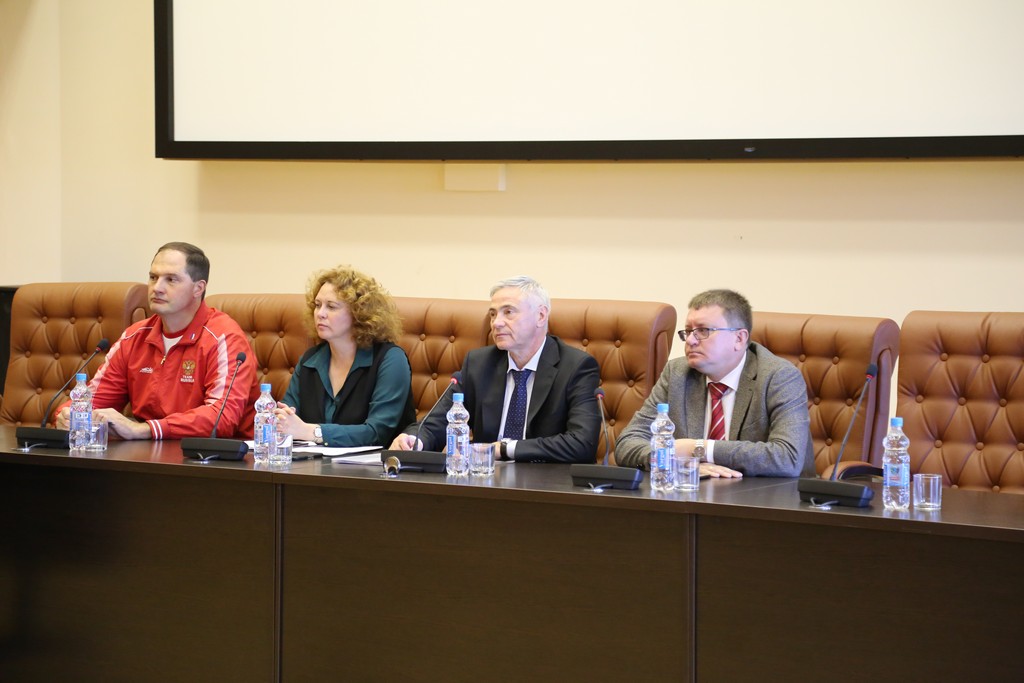 А.А. Строкин, П.А. Рожков, О.В. Семенова на базе УТЦ «Новогорск» встретились со сборными командами России по легкой атлетике спорта лиц с ПОДА и керлингу на колясках