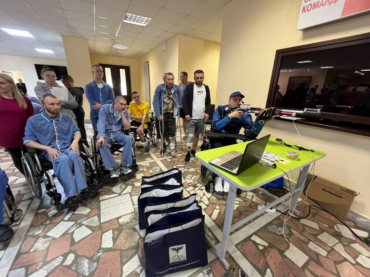 Чемпион мира по пулевой стрельбе Андрей Кожемякин из Белгородской области встретился с получившими ранения в ходе выполнения задач в рамках спецоперации военнослужащими 