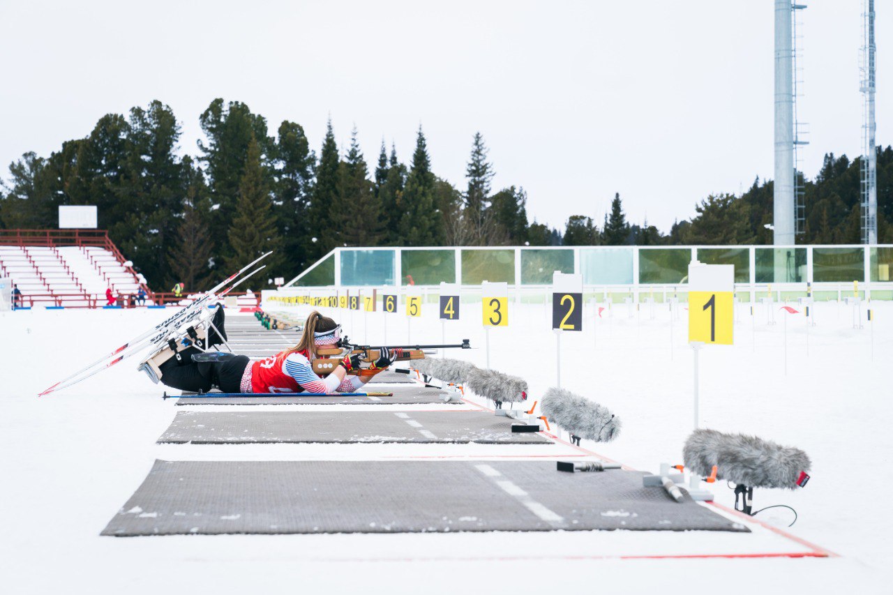       Более 60 спортсменов принимают участие в чемпионате и первенстве России по лыжным гонкам и биатлону спорта лиц с ПОДА в Пересвете      