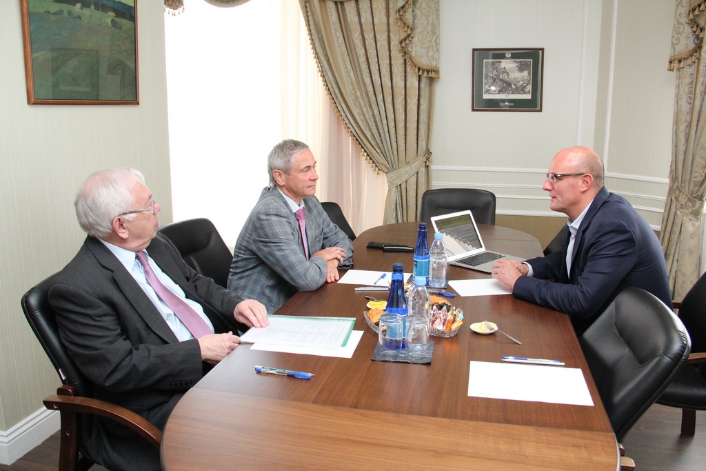 В Доме паралимпийского спорта состоялась рабочая встреча  П.А. Рожкова и генерального директора Газпром-Медиа Холдинга Д.Н. Чернышенко