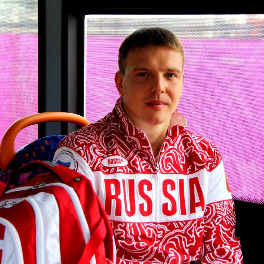 Поздравление Президента Федерации Л.Н. Селезнева серебряному и бронзовому призеру Паралимпийских игр по плаванию спорта лиц с ПОДА Э.В. Самарину в связи с 30-летним юбилеем