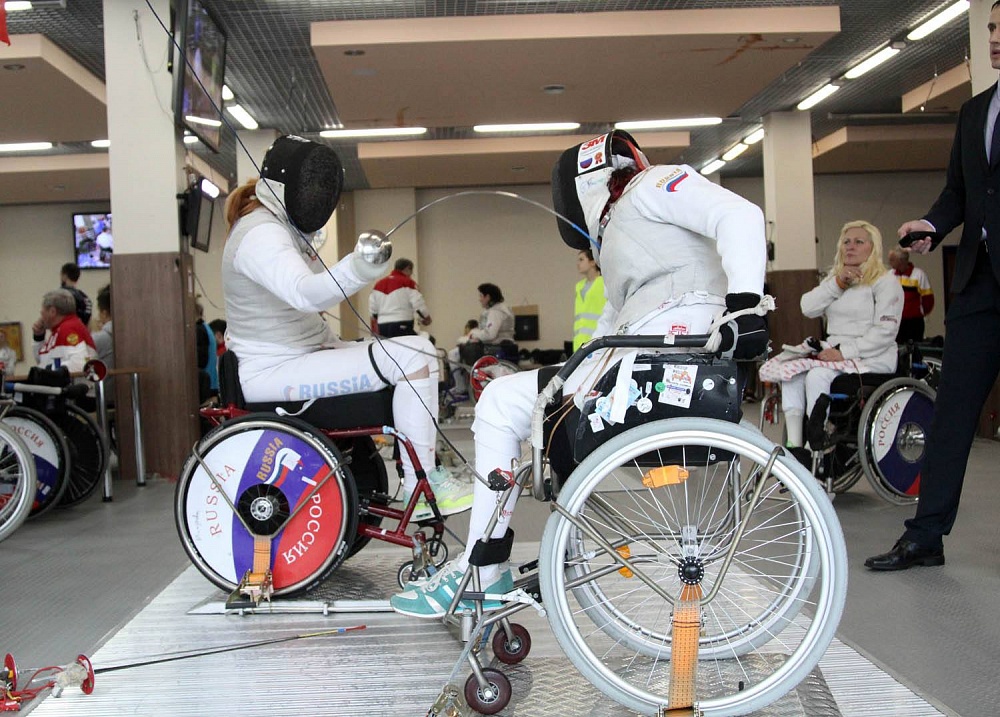 Сборная команда России по фехтованию на колясках ведет борьбу за награды Кубка мира в Польше