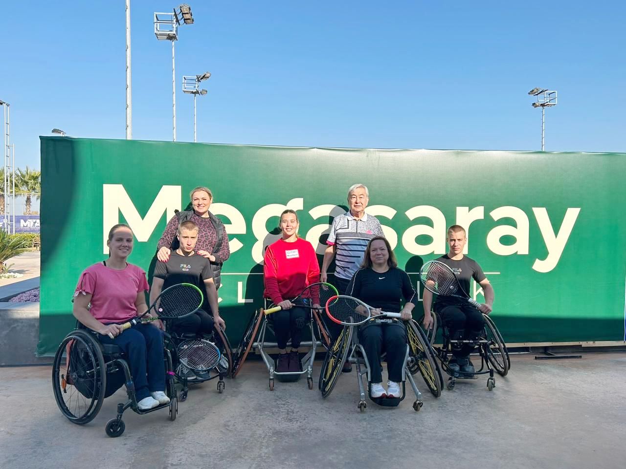 2 золотые и 2 бронзовые медали завоевали российские спортсмены на международных соревнованиях по теннису на колясках в Турции