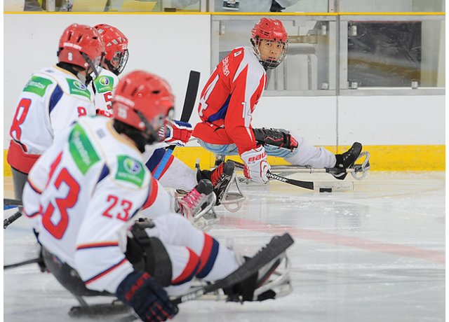 Сборная команда России по хоккею-следж одержала победу над сборной команды Южной Кореи в рамках Международного турнира «World Sledge Hockey Challenge-2015» в Канаде