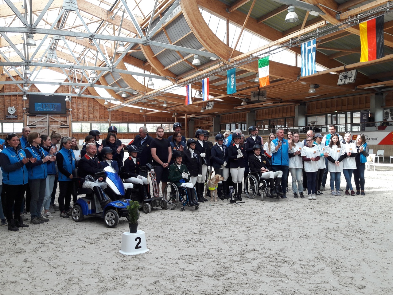 3 золотые и 3 бронзовые медали завоевала сборная команда России по конному спорту лиц с ПОДА на международных соревнованиях во Франции