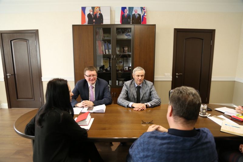 П.А. Рожков в офисе ПКР провел рабочую встречу со старшим тренером сборной команды России по парусному спорту среди лиц с ПОДА С.Б. Московцевым