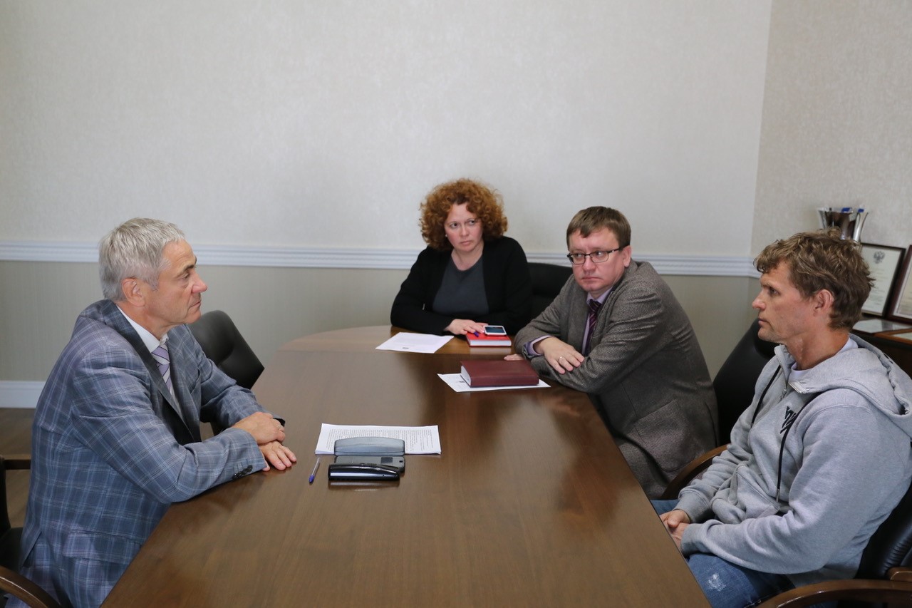 П.А. Рожков в офисе ПКР провел рабочую встречу со старшим тренером сборной команды России по парасноуборду Е.В. Пронашко