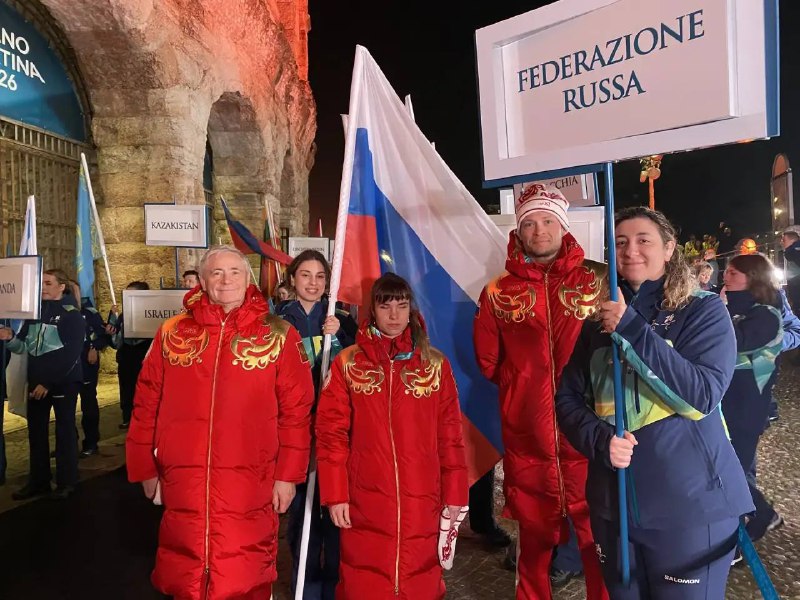 Паралимпийская делегация Российской Федерации на торжественной церемонии открытия XIV Паралимпийских зимних игр 2026 года в Италии!